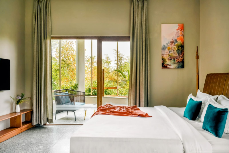 Junior Suite with Deck & Garden View