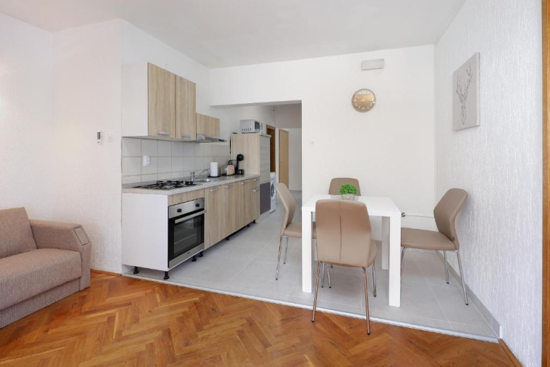 Apartman 2 (A4, priz)