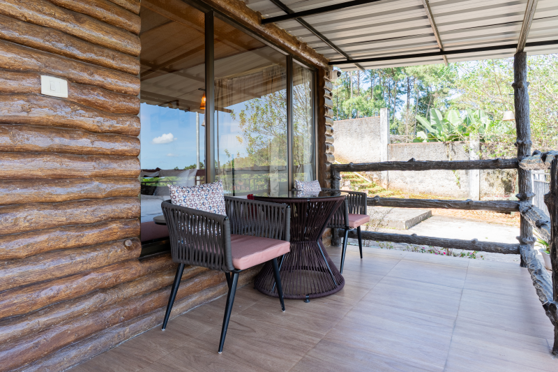 Cottage with Lake View & Balcony