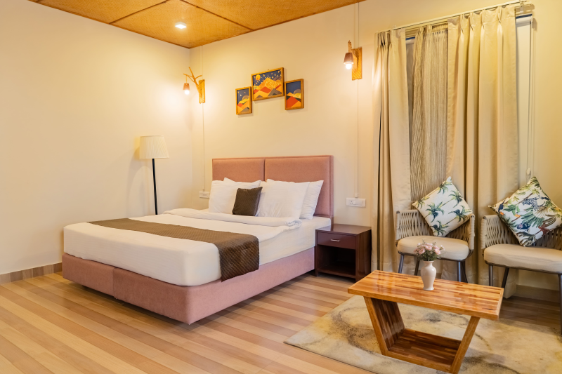 Cottage with Lake View & Balcony