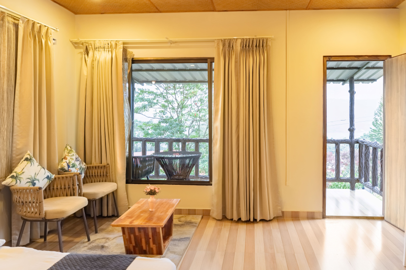 Cottage with Lake View & Balcony