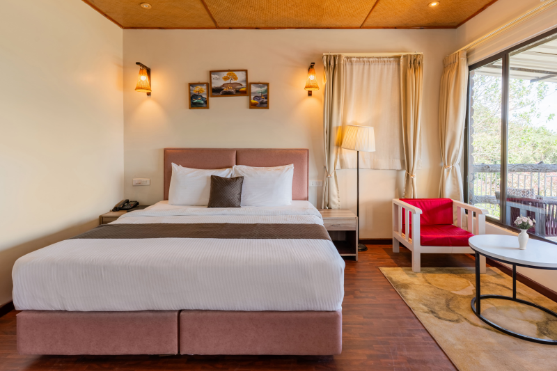 Cottage with Lake View & Balcony