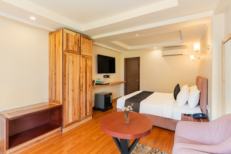 Deluxe Room with Pool View