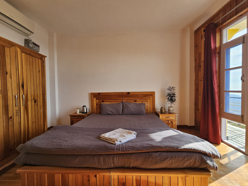 Young Monk Hostel Dharamkot