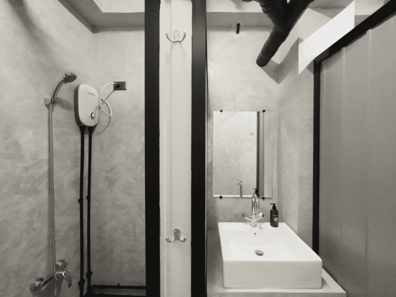 Private 4 Beds (Shared Ensuite Bathroom)