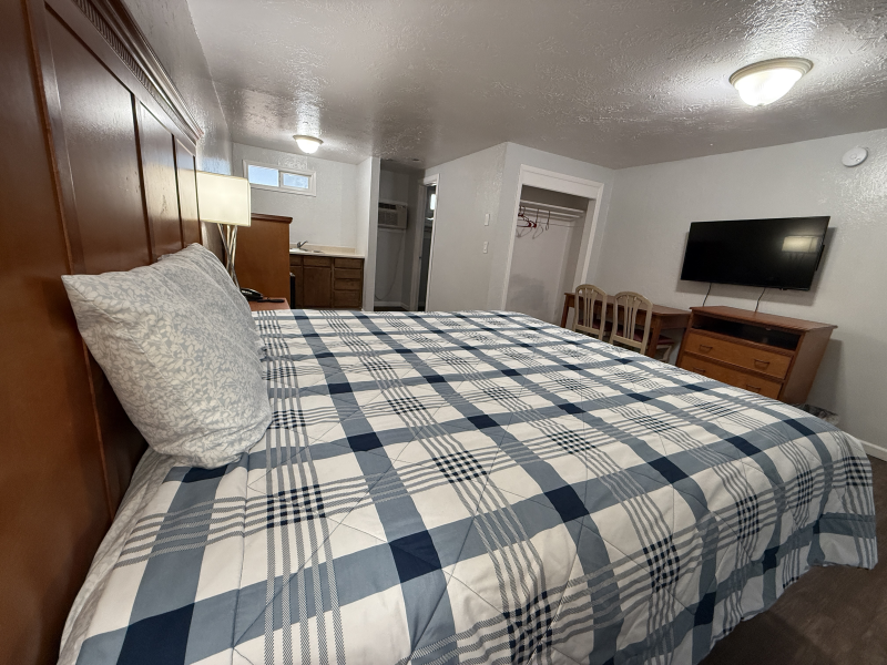 King bed with Kitchenette