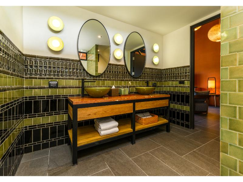 Paddock Room