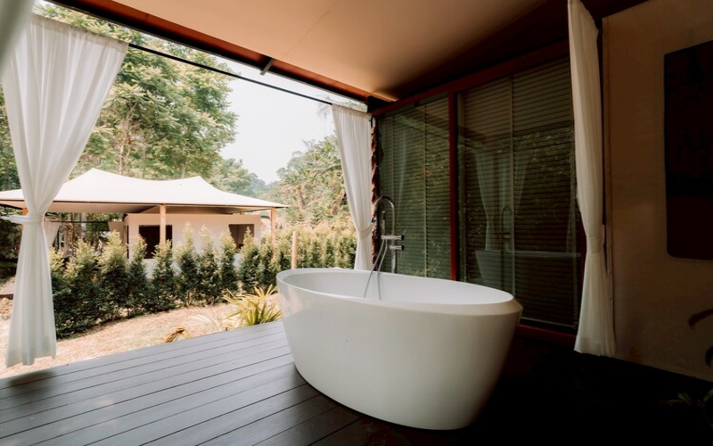 Crown Tent, Q&S Bed —64.4 sqm