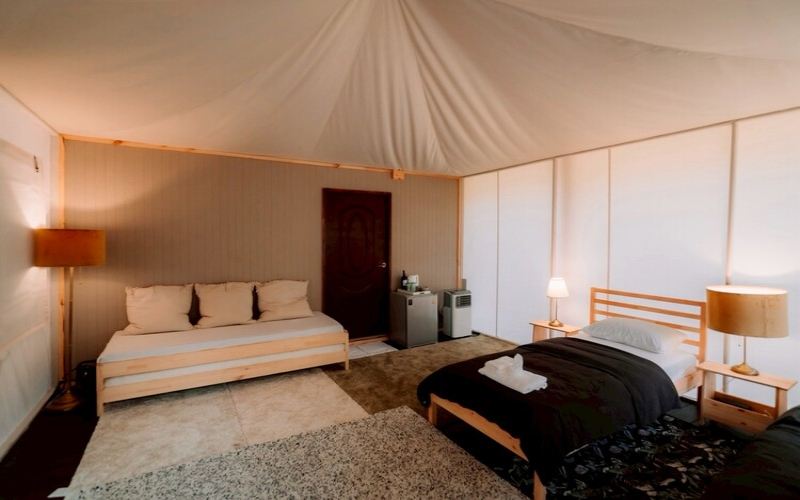 Crown Tent, Q&S Bed —64.4 sqm