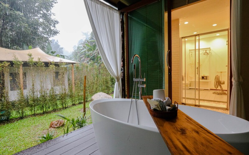 Crown Tent, Q&S Bed —64.4 sqm