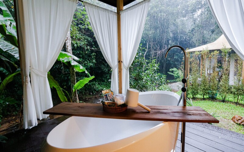 Crown Tent, Q&S Bed —64.4 sqm