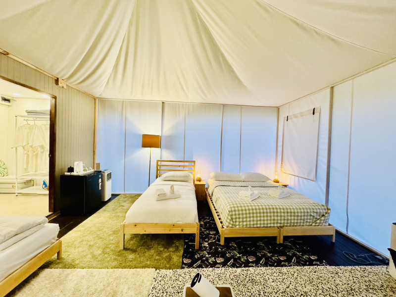 Crown Tent, Q&S Bed —64.4 sqm