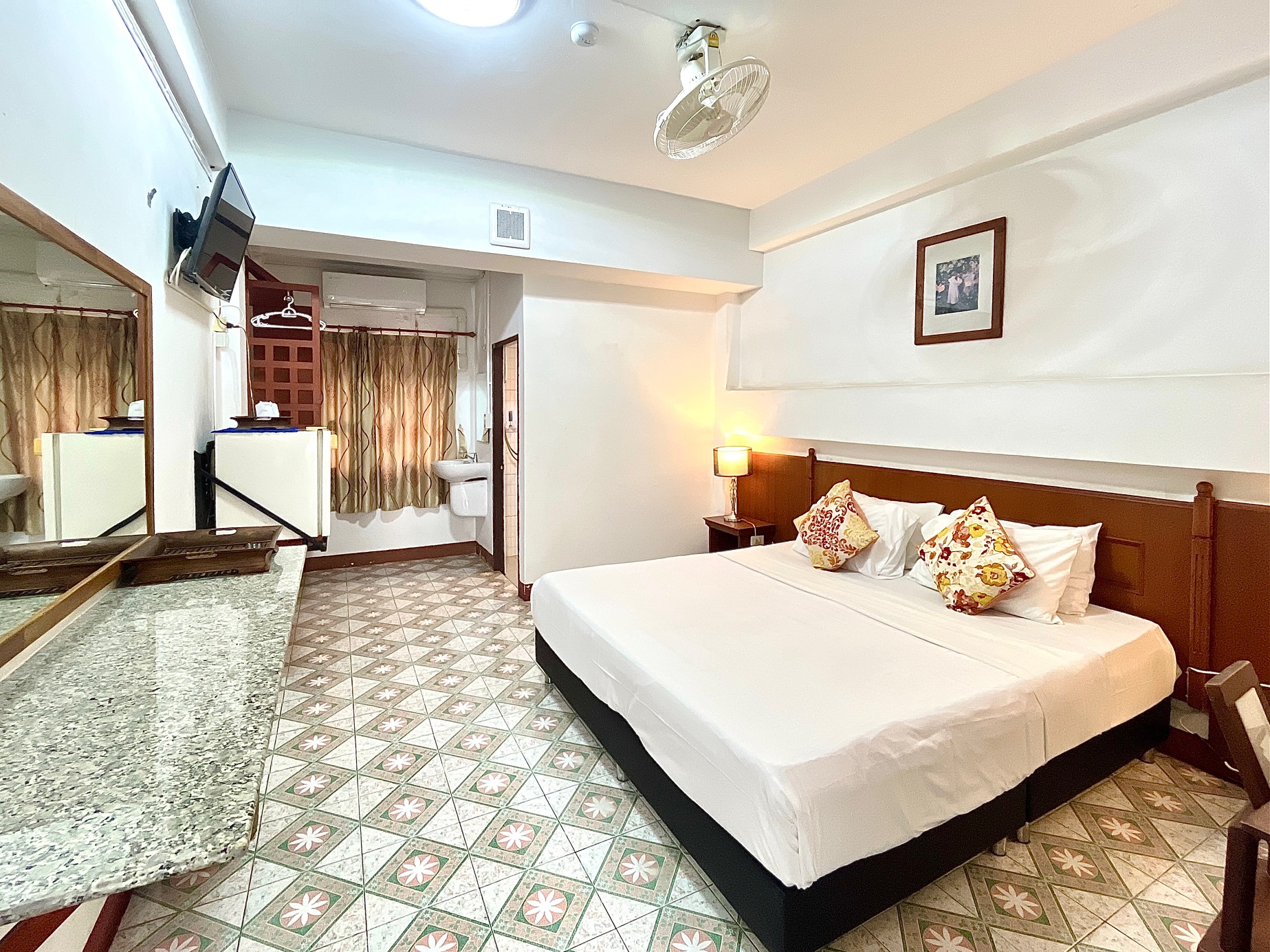 Double Room with private bathroom