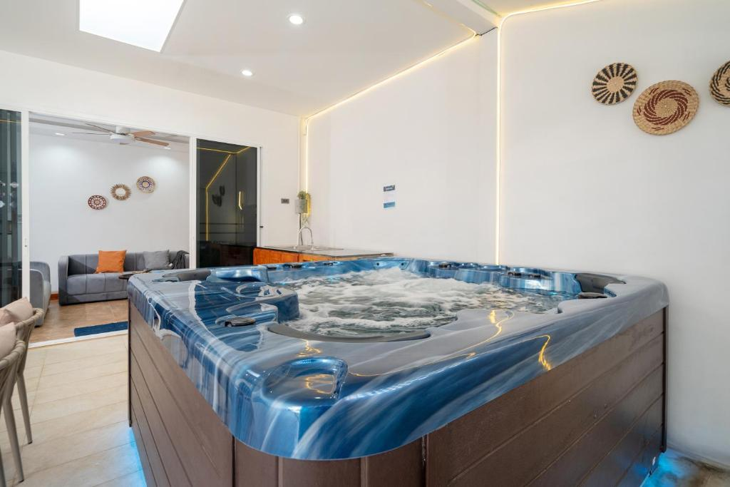 Patong Koknam 4 BR. , Jacuzzi