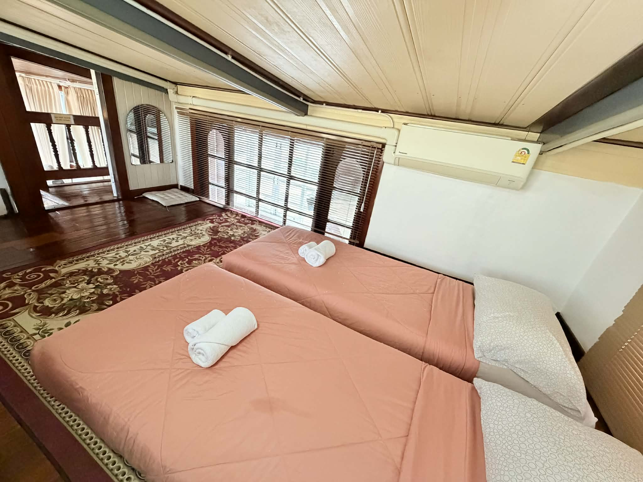 Duplex room (Hello Sunshine)