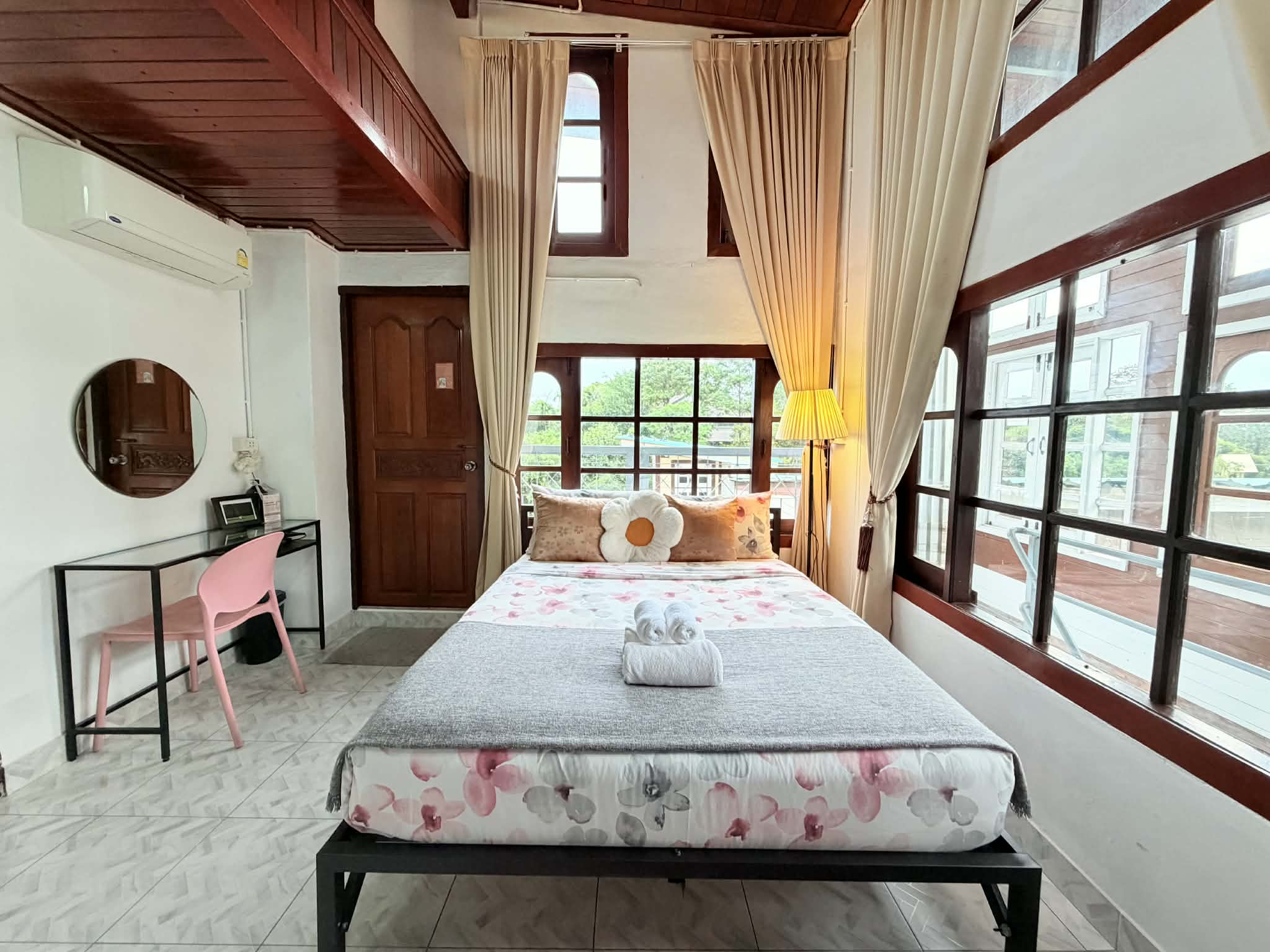 Duplex room (Hello Sunshine)