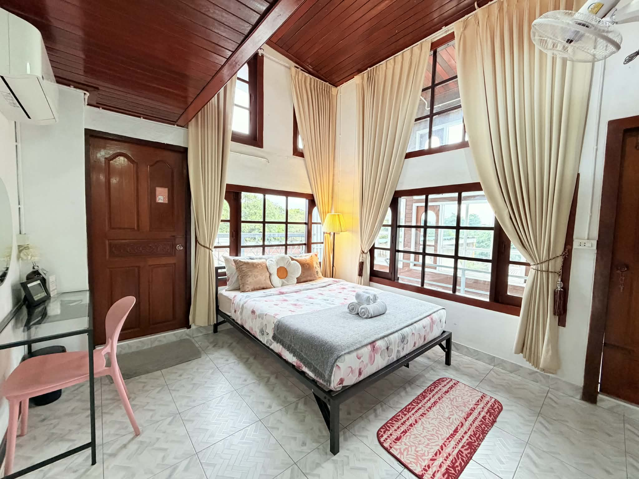 Duplex room (Hello Sunshine)