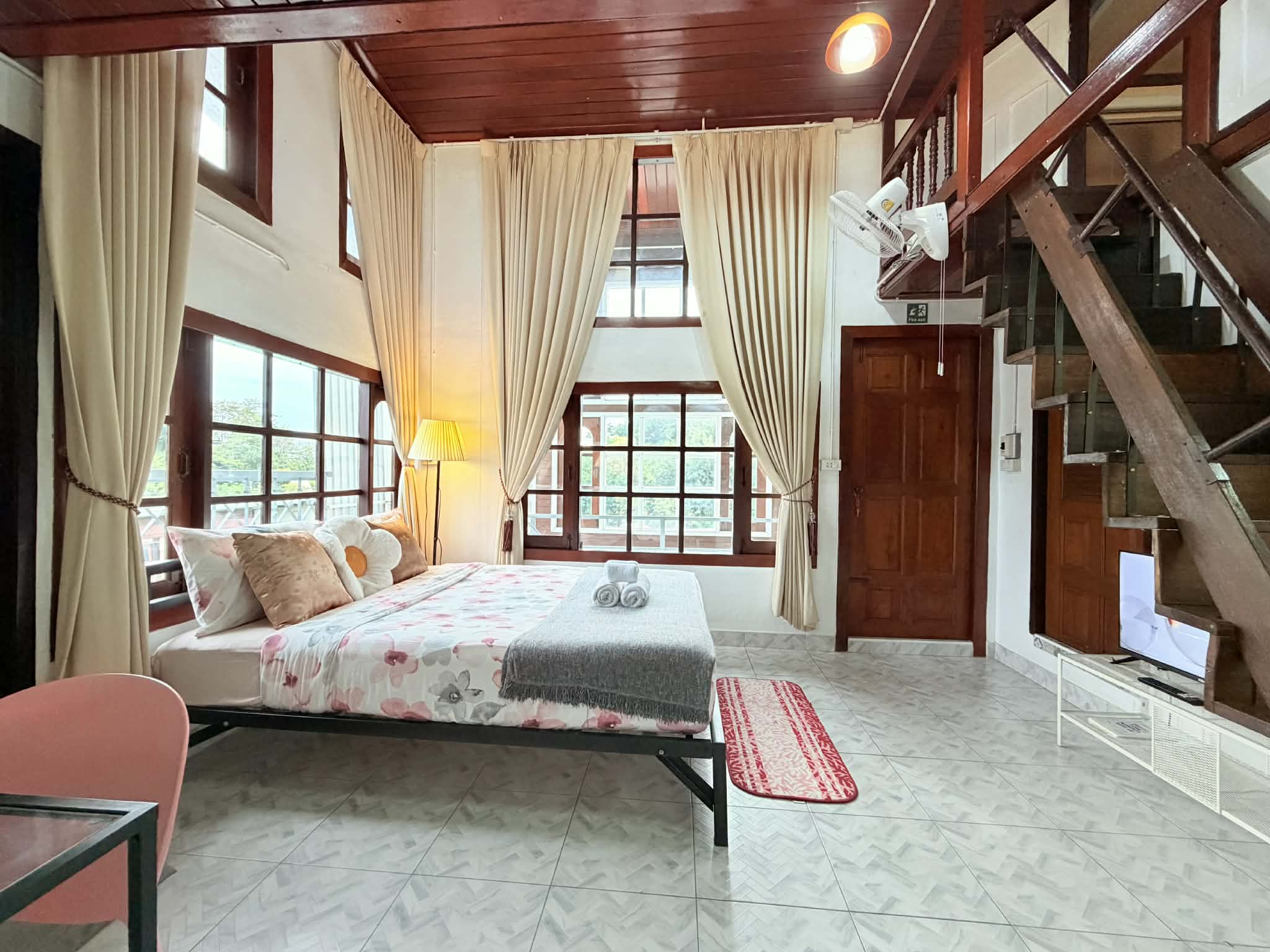 Duplex room (Hello Sunshine)