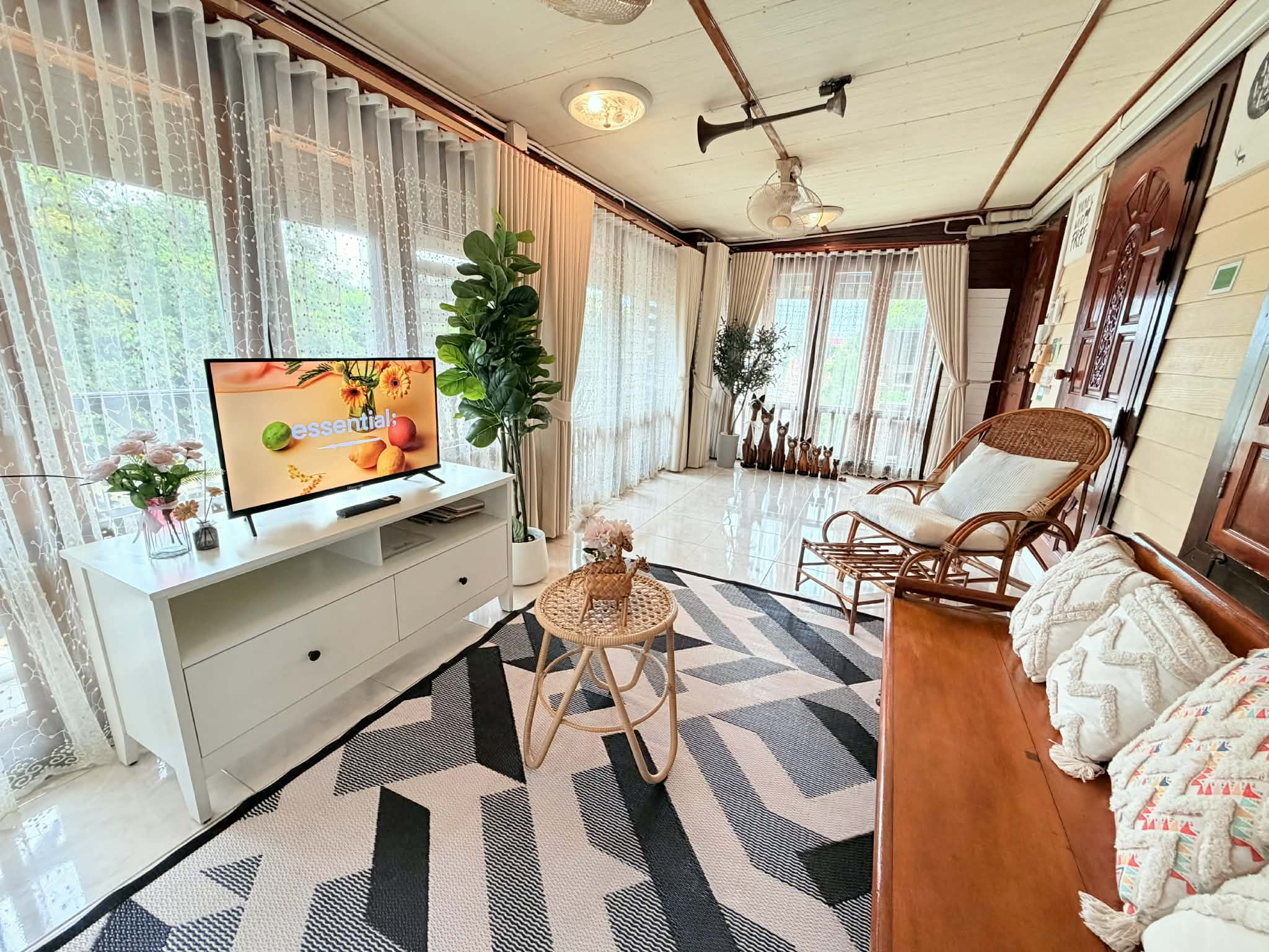 Green Riverside Homestay (Entire House)