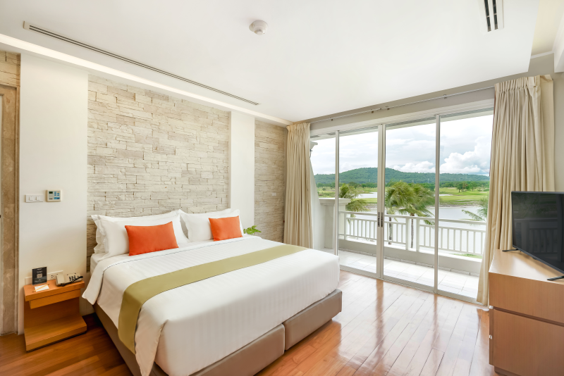 H-Deluxe Suite King Bed