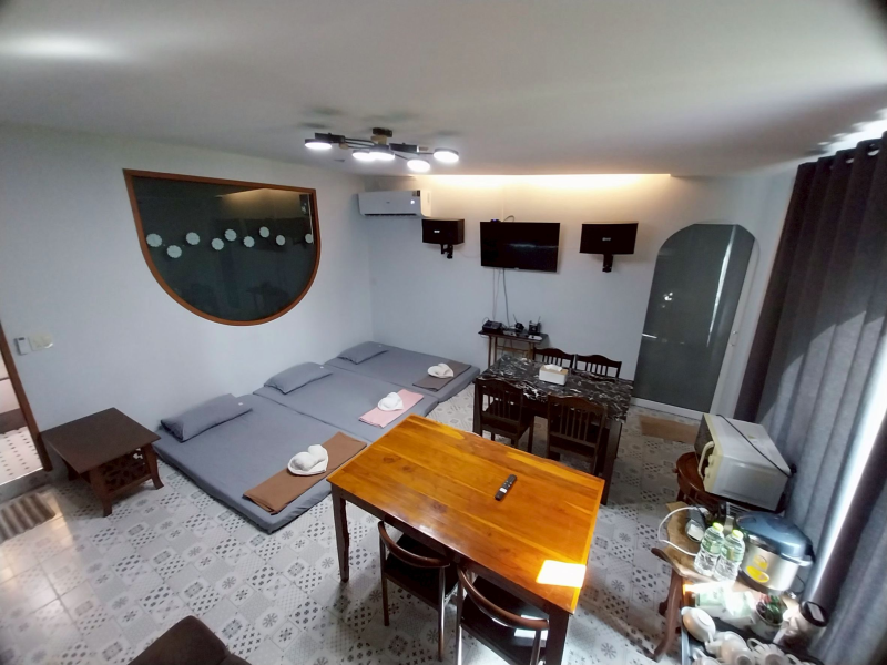 Family Room (B)