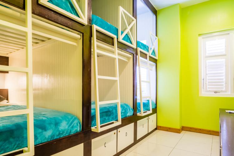 6 bed mixed dorm room